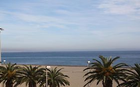 Apartamento En Primera Linea De Playa, Con Vistas A La Playa Y Con Wifi