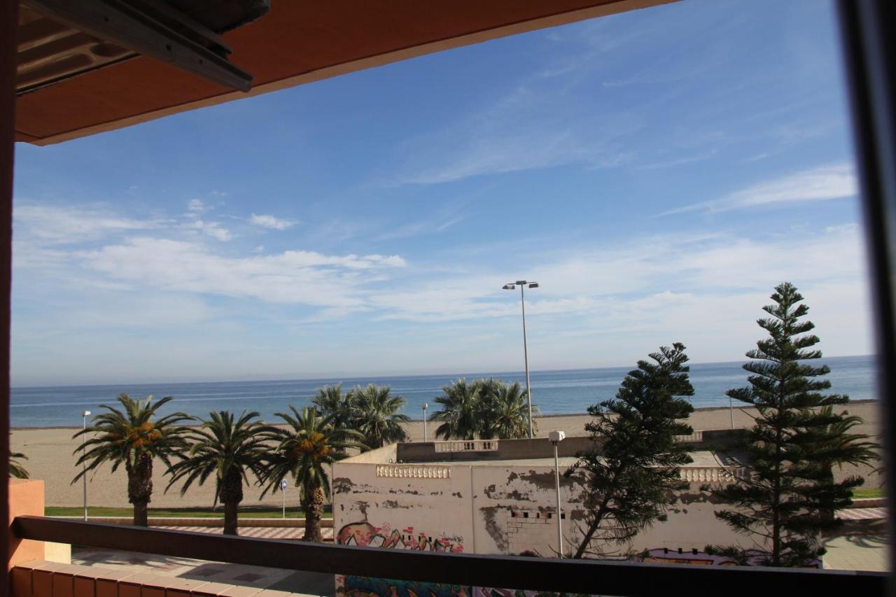 Apartamento En Primera Linea De Playa, Con Vistas A La Playa Y Con Wifi Roquetas de Mar Esterno foto