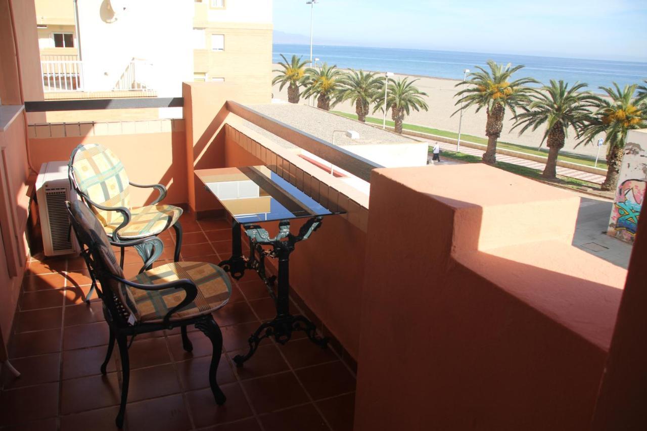 Apartamento En Primera Linea De Playa, Con Vistas A La Playa Y Con Wifi Roquetas de Mar Esterno foto