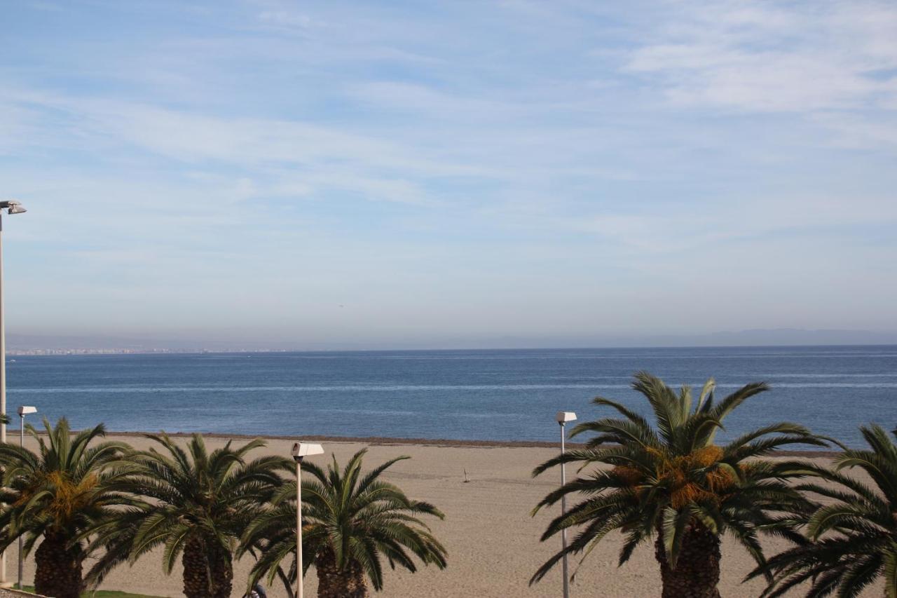 Apartamento En Primera Linea De Playa, Con Vistas A La Playa Y Con Wifi Roquetas de Mar Esterno foto
